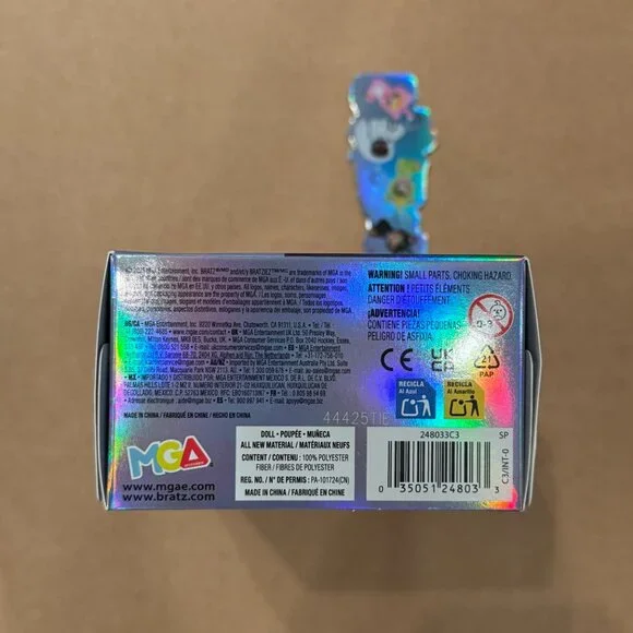 *CONFIRMED YASMIN* Bratz Bratziez Iconz Seriez Plush Keychain Blind Box - Picture 7 of 7